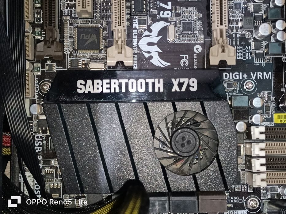 Комплект Asus sabertooth x79 - i7 3820