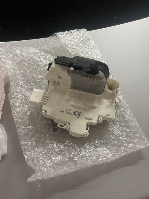 Брава за Audi A4 B7 предна дясна