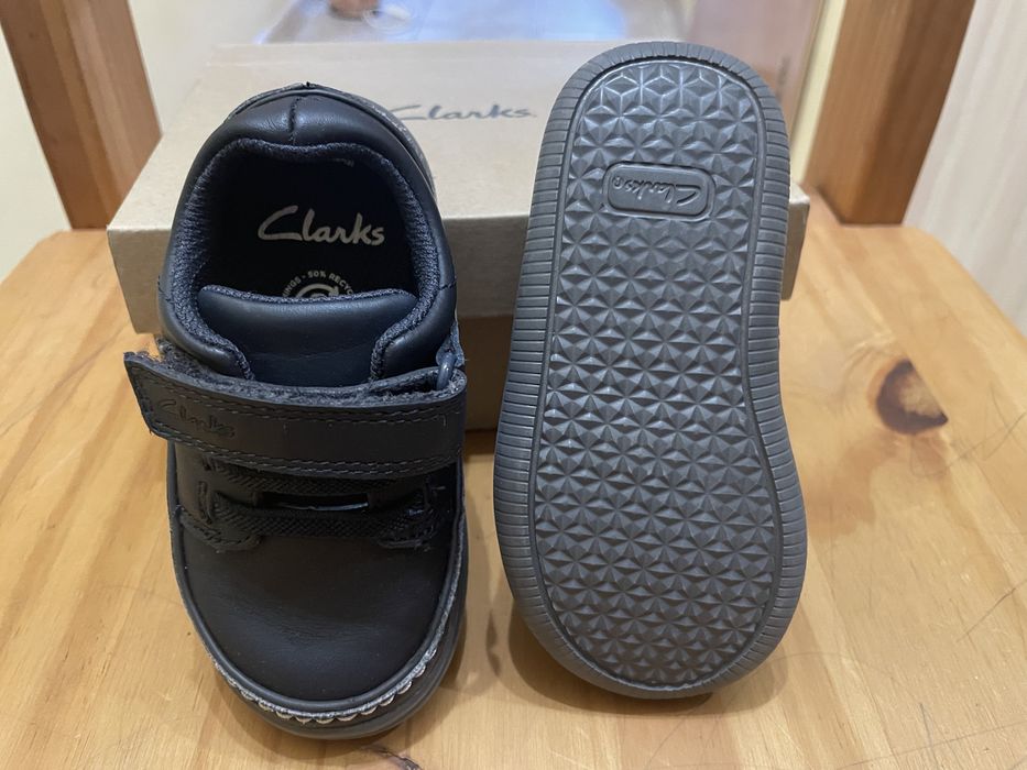 Обувки на Clarks