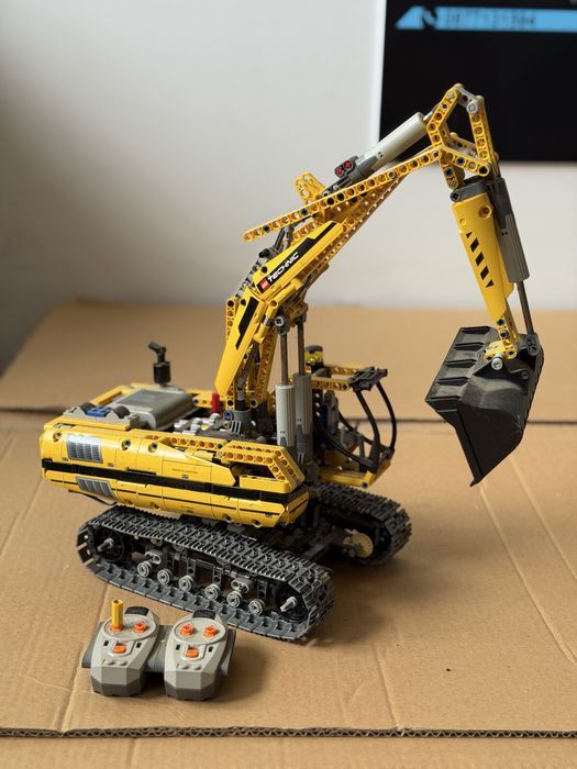Lego 8043 моторизиран верижен багер Лего Technik 8043 Motorized Excavator  багерче модел 2010г дистанционно с мотор