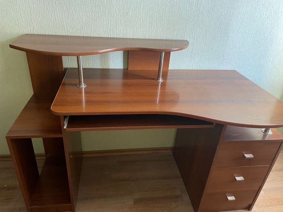 Стол компьютерный