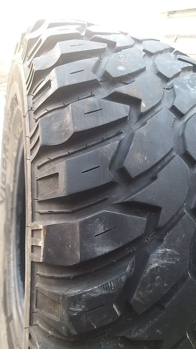 Продам шины 33х12,5 R15