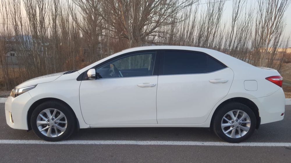 Тойота Королла 2015