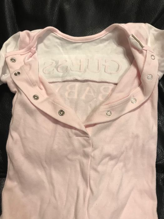 Ромпери Guess и Benetton 6-9 м.