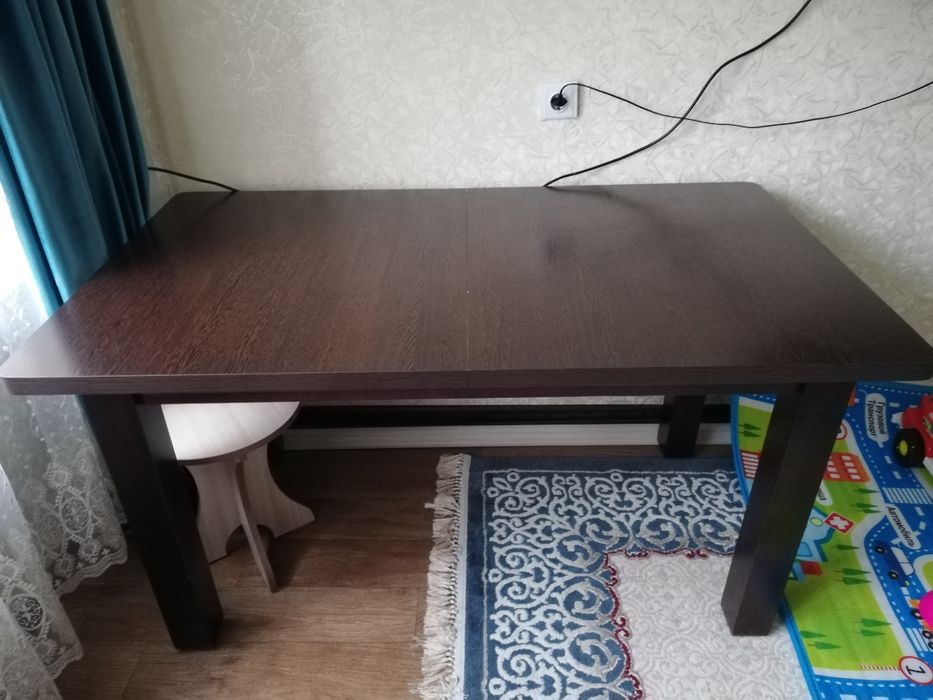 Срочно Продам стол и 4 стула набор