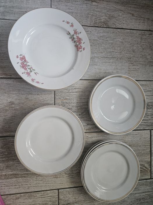 Чинии порцеланови 17 броя