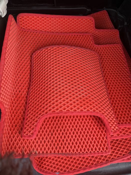 Продам коврики на авто