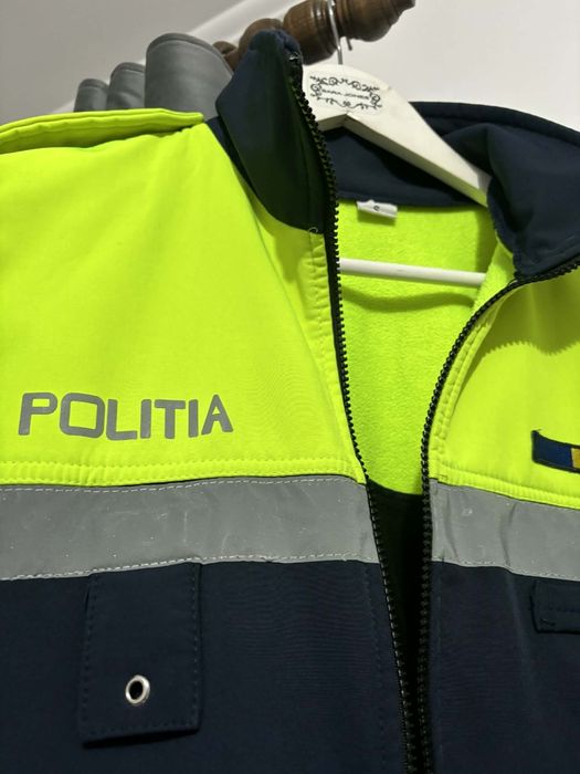 Vans tricou mărimea xs și geaca mărimea s