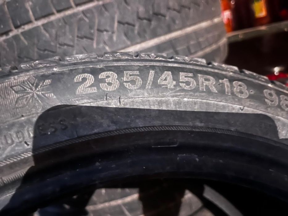 Продам Резину 235/45R18