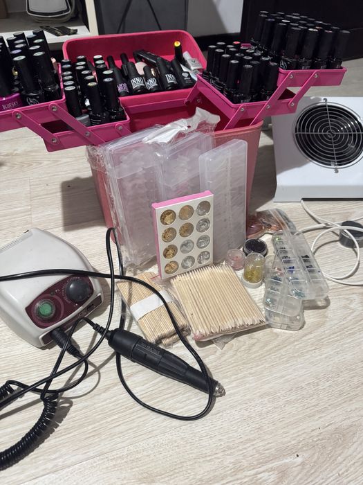 Продаю все для маникюра