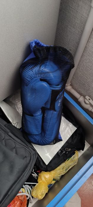 Боксёрские перчатки 10 унций НОВЫЕ