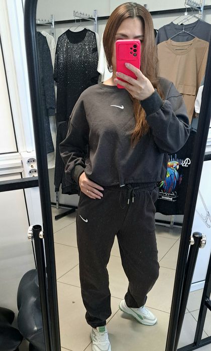 Продам костюмы новые