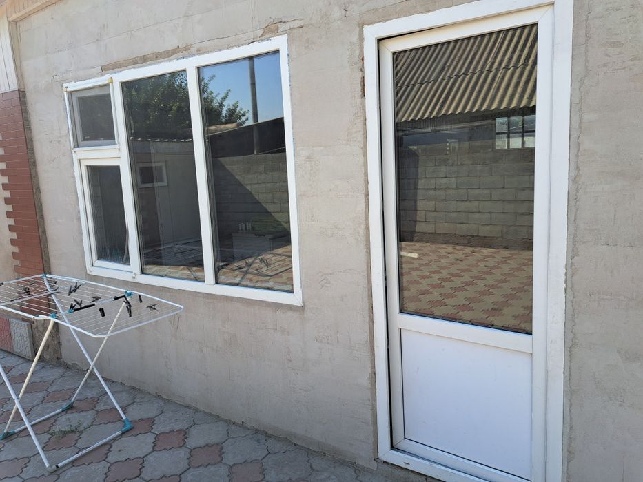 Продам пластиковое окно и дверь