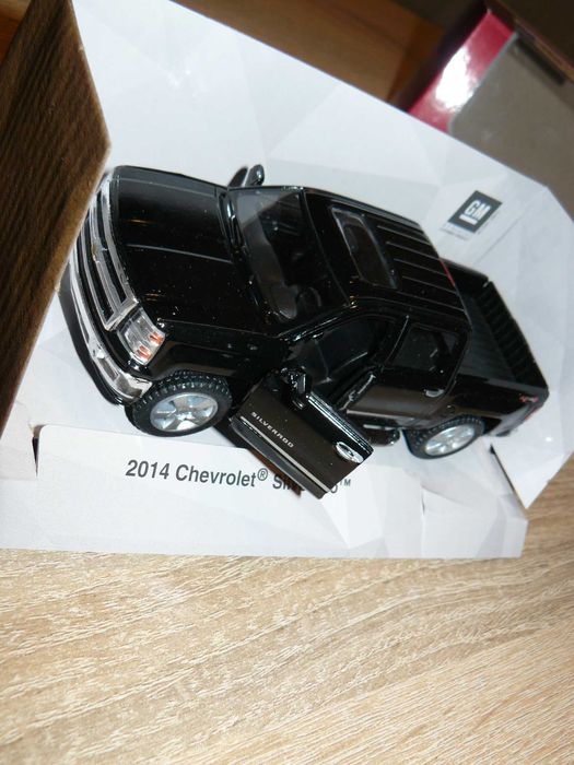 Macheta Auto De Colectie CHEVROLET SILVERADO Scara 1:46,Noua KINSMART