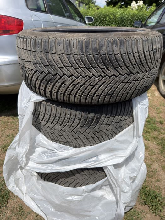 235 40 R19 Pirelli All Seasons sf3
