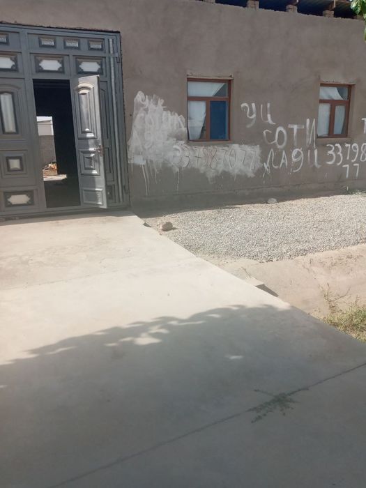 Termizda 4sotixli uy sotiladi maktab yonida