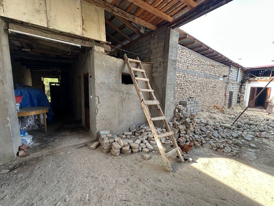 Uchastka sotiladi 4 sotok aeroport polivoy tomonda