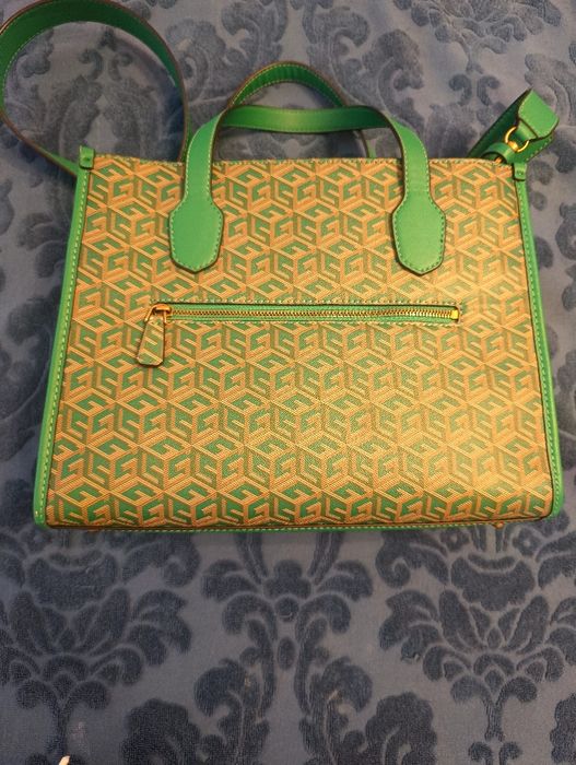 Срочно!!!  сумкa  GUESS