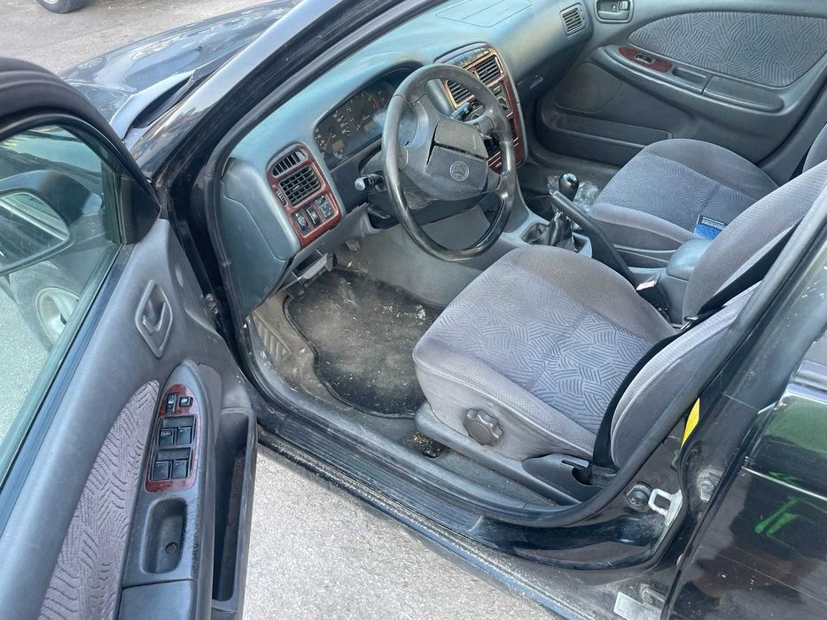 Toyota Avensis 2.0i / Тойота Авенсис 2.0 бензин 2001 година на части
