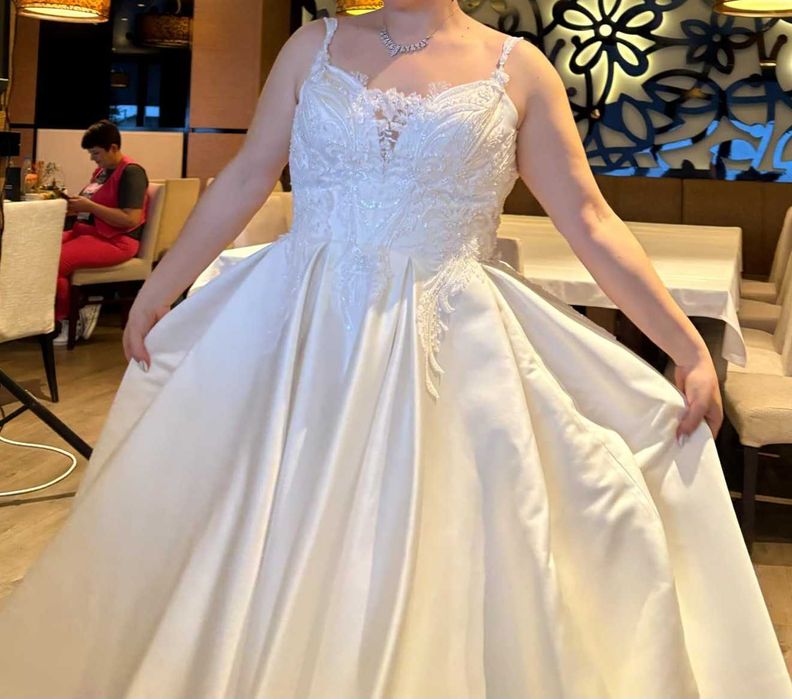 Булчинска рокля + подарък болеро