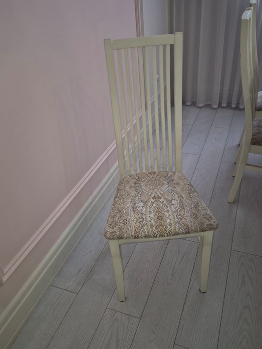 Продам стол со стульями в отличном состоянии