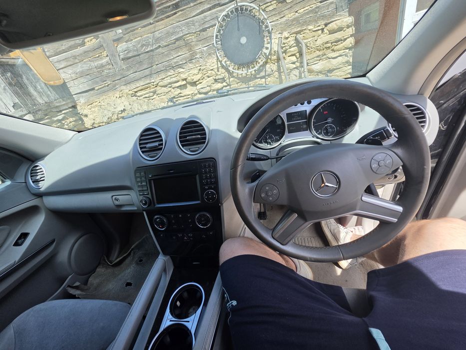Dezmembrez Mercedes ml320 2010
