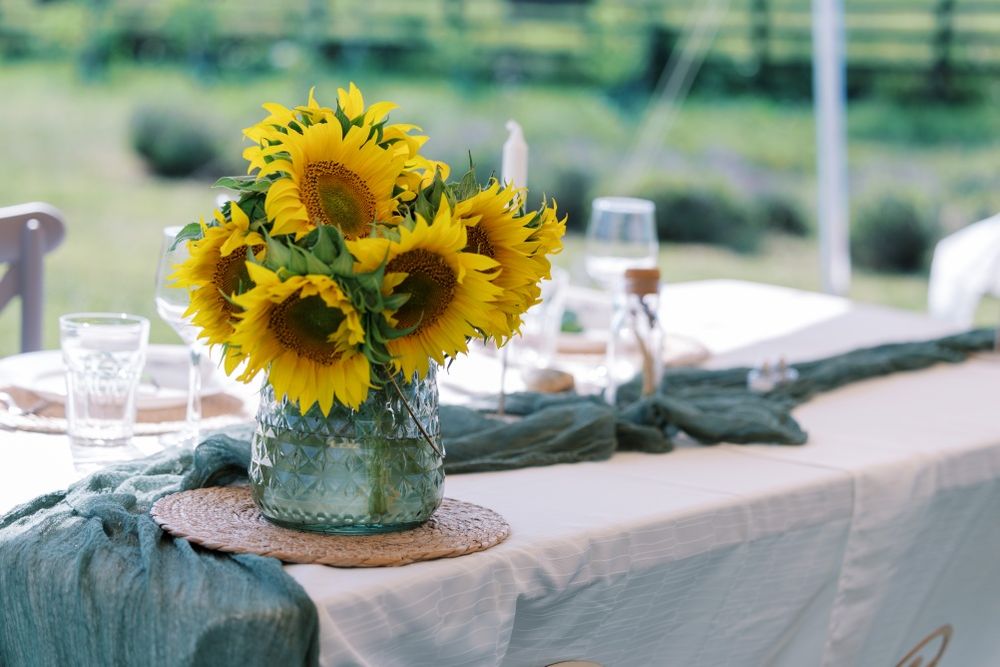 Decorații de nuntă boho/ rustic, servicii personalizate și flori
