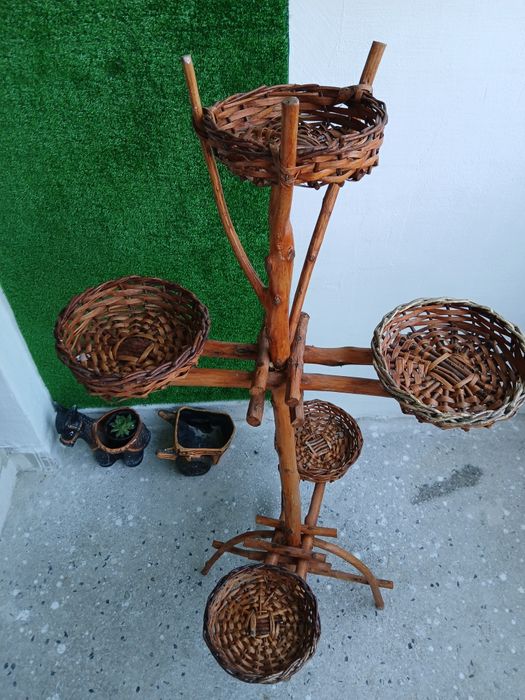 Дървен цветарник