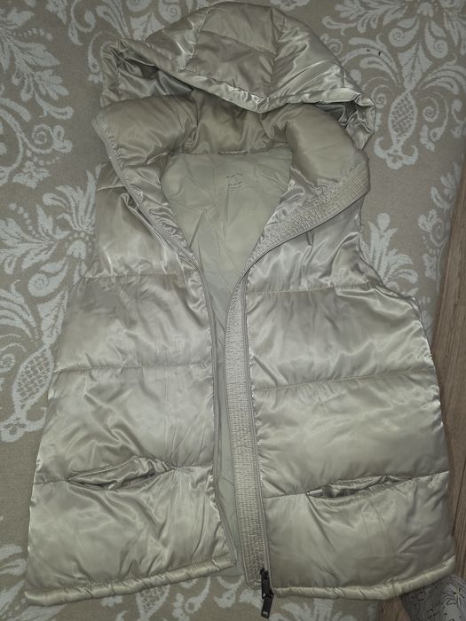 Продам жилетку massimo dutti