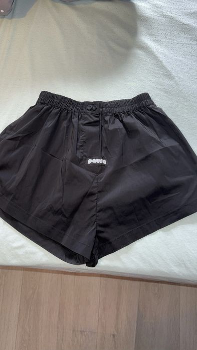 Черни пола- панталонки Pause