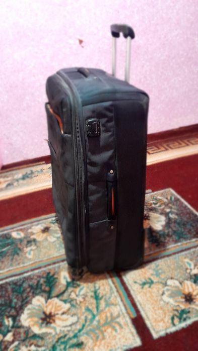 Чемодан дорожный почти новый