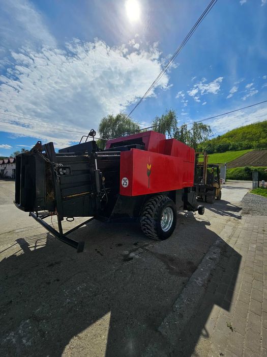 De vanzare presa de baloti patrati New Holland D1210
