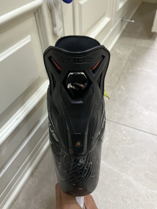 Коньки хоккейные TRUE прфессиональные