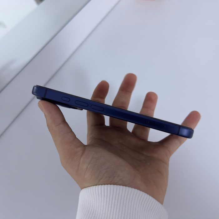 IPhone 17 pro {Deep Blue}