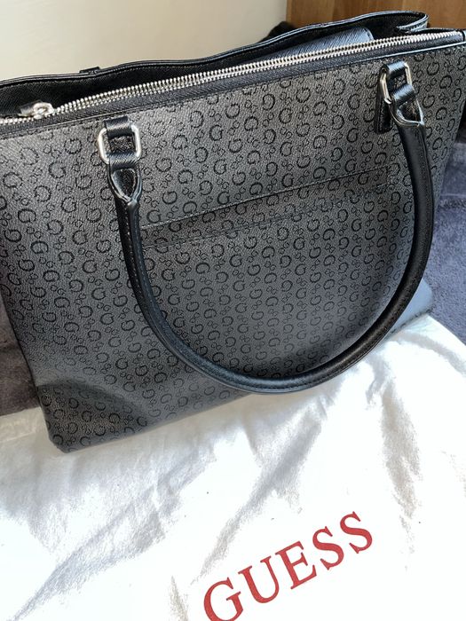 Geantă mare de umăr Guess