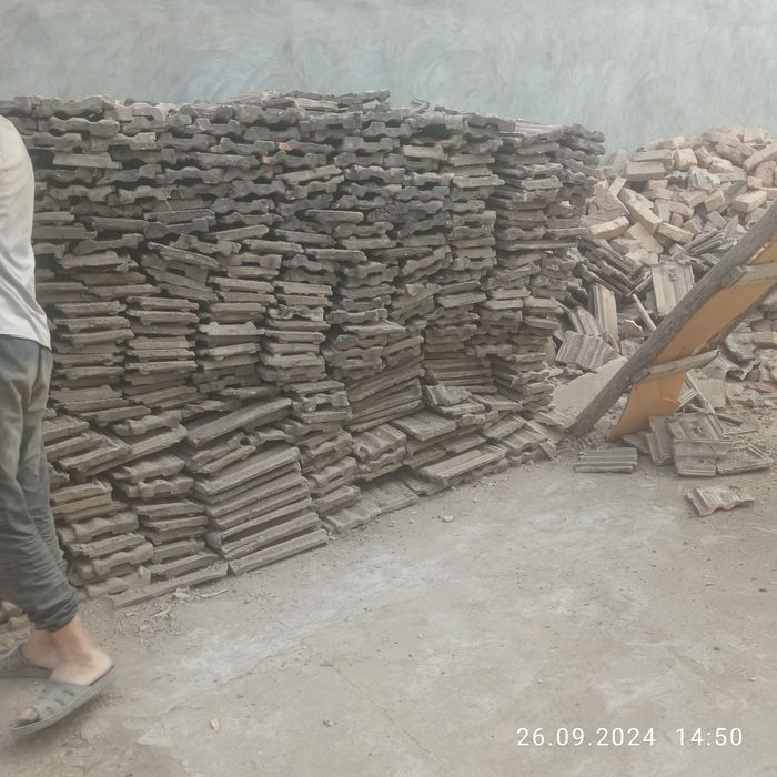 Продается черепица цена 1000сум сум.