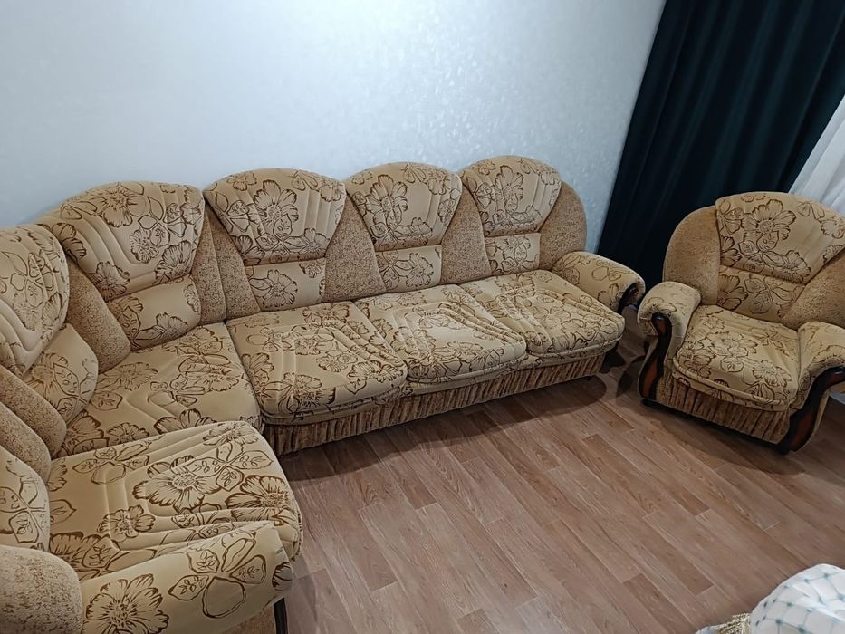 Продам диван угловой