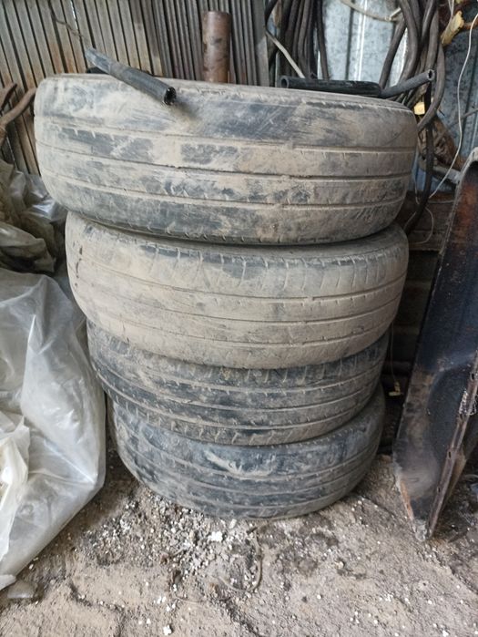 Продам покрышки легковой