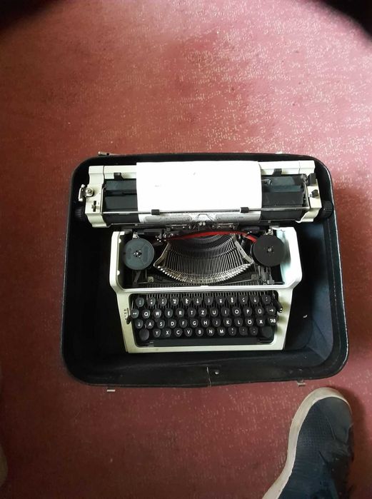 Пишещи машини и машина на латиница