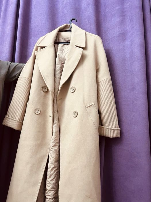 Элегантное бежвое пальто