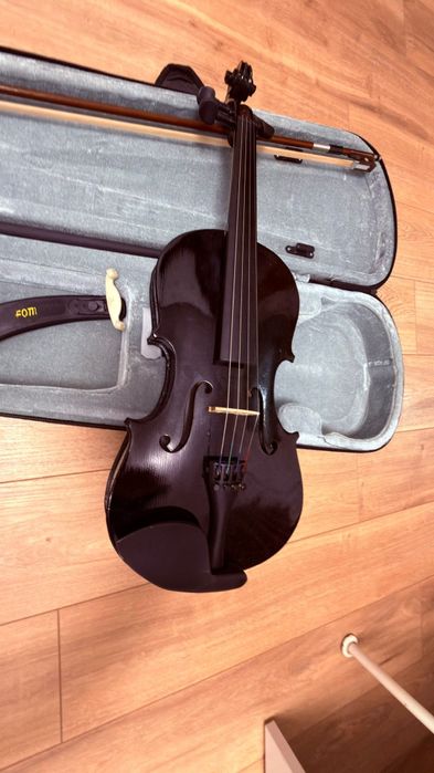 Vioară 4/4 – set complet, ideală pentru începători
Vând vioară mărime