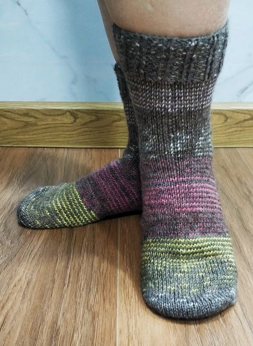 Вязаные носочки из натуральной пряжи.