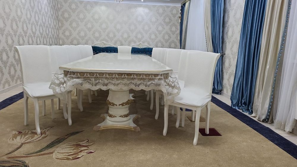 Срочно продам стол с стульями + скатерть