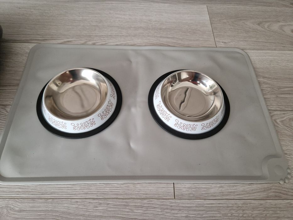 Коврик и чашки для животных