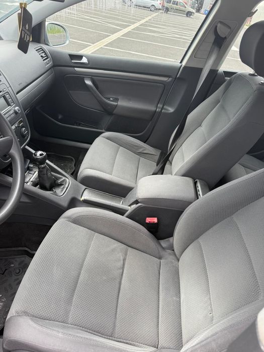 Vând Volkswagen Golf 5