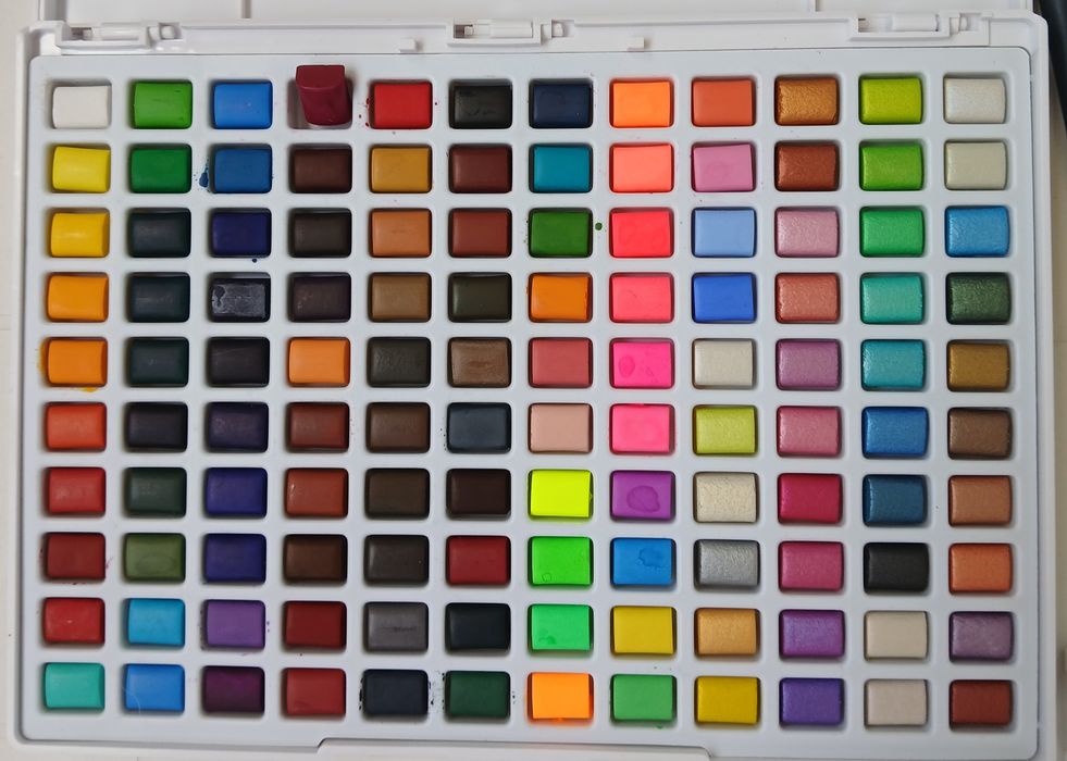 Set acuarele 120 culori + accesorii – perfect pentru pasionați de artă!