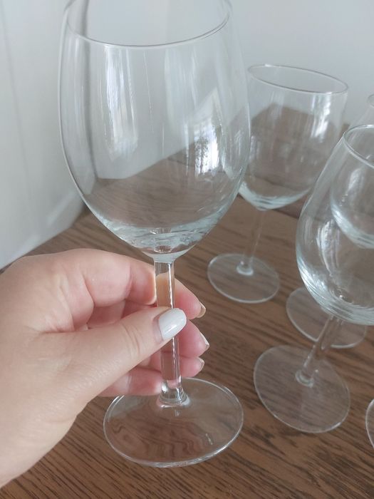 Стъклени чаши за вино