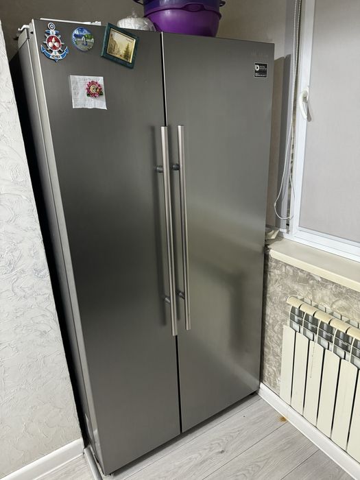 Продам большой холодильник Samsung