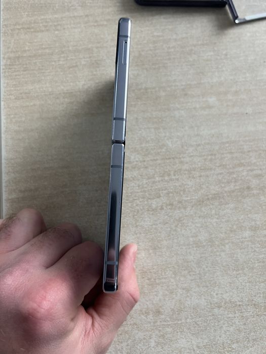 Samsung galaxy Z Flip4