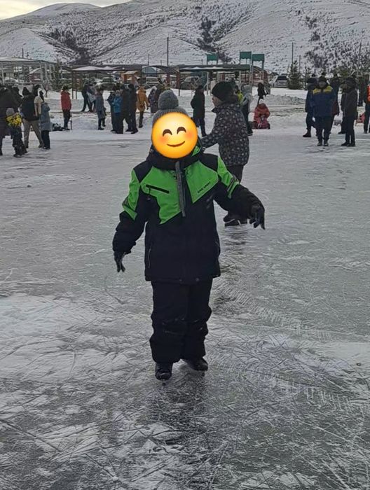 Продам куртку зимнюю на мальчика